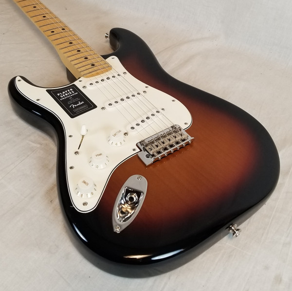 Fender Player Stratocaster Left-Handed Electric Guitar, Maple FB, 3-Color Sunburst Fender Player Stratocaster Left-Handed Electric Guitar, Maple FB, 3-Color Sunburst