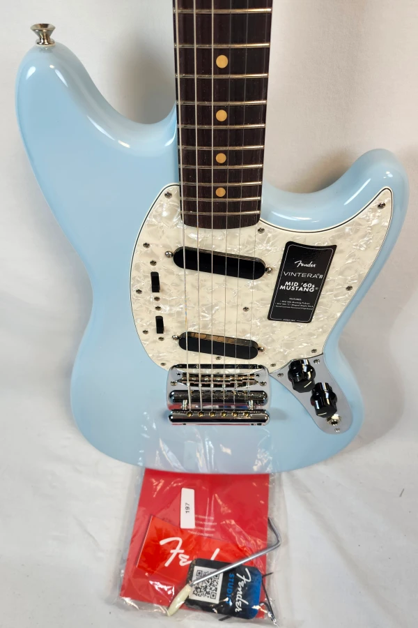 Fender Vintera III Mid '60s Mustang, Rosewood FB, Sonic Blue, w/Bag