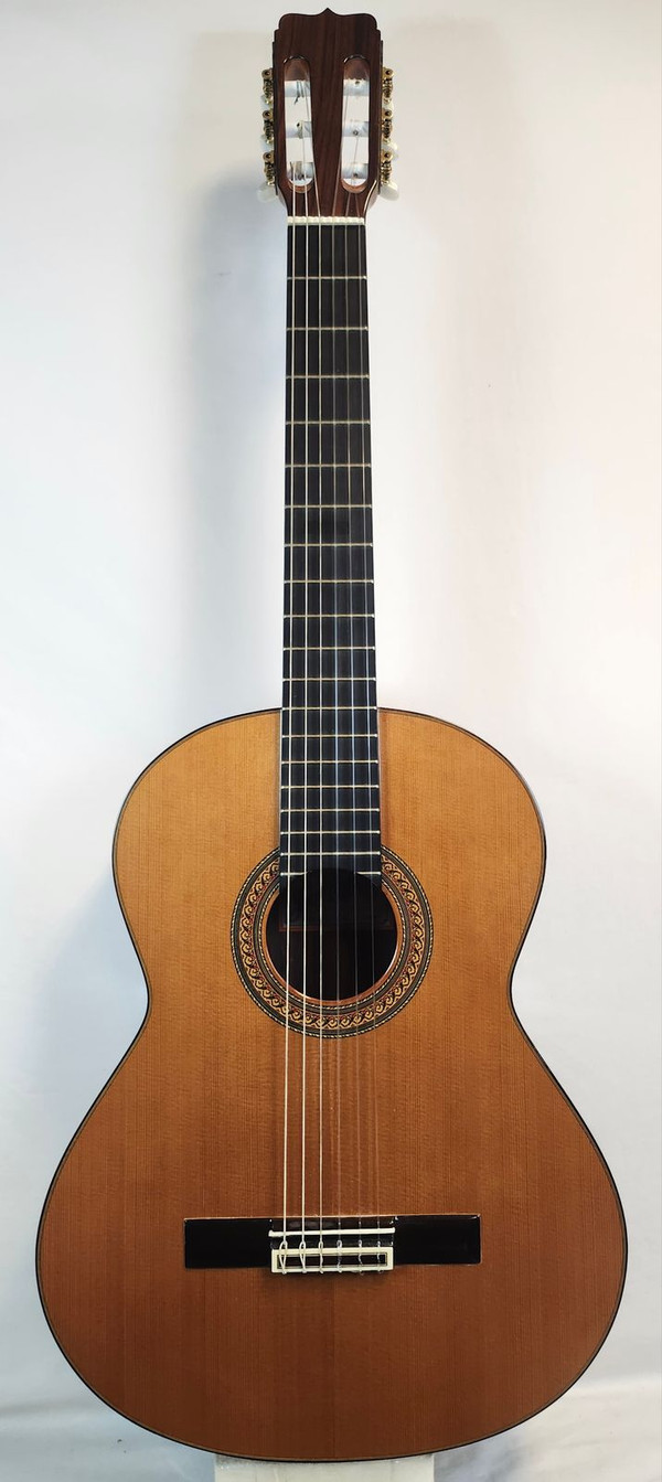 Jose Ramirez Pre Owned 1995 Vintage R4 all Solid CLassical Guitar With Case