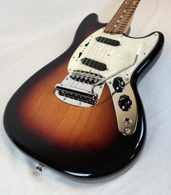Fender Vintera '60s Mustang, Pau Ferro Fingerboard, 3-Color Sunburst W/ Bag 2019