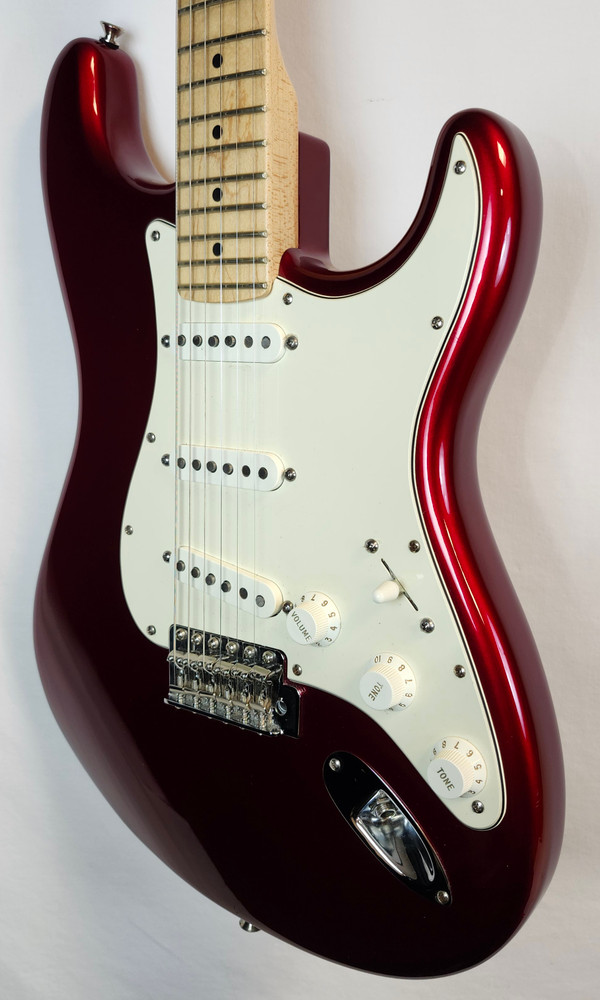 Fender American Special Stratocaster, MN, Candy Apple Red, w/HSC 2009