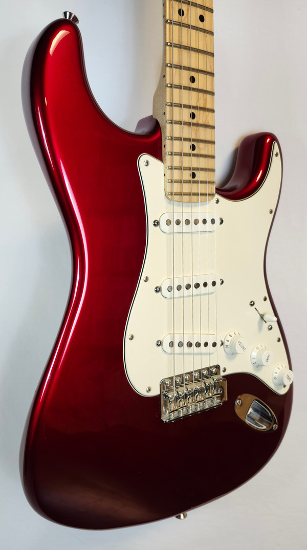 Fender American Special Stratocaster, MN, Candy Apple Red, w/HSC 2009