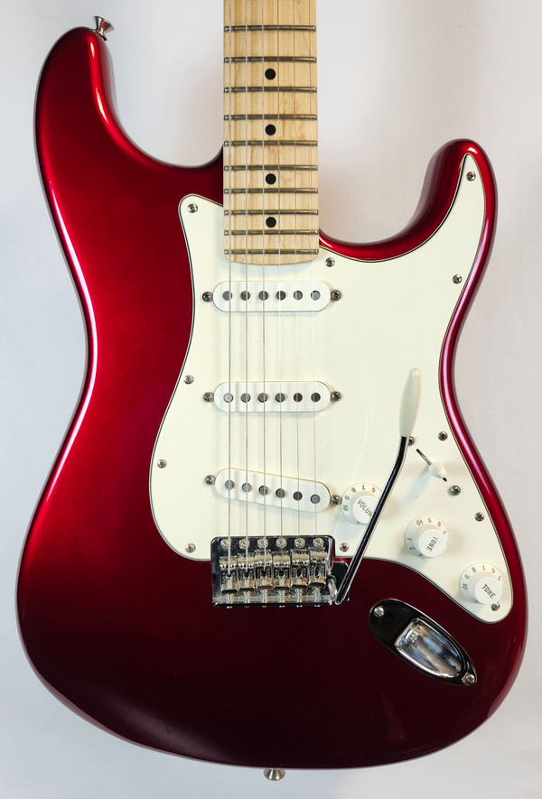 Fender American Special Stratocaster, MN, Candy Apple Red, w/HSC 2009