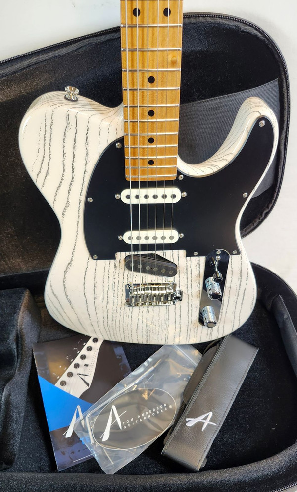 Tom Anderson T Classic Contoured, Swamp Ash Body, SC1 SC1 TF3, 62 Pete, High Gloss White with Black Dog Hair, w/Bag 2026