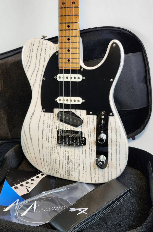 Tom Anderson T Classic Contoured, Swamp Ash Body, SC1 SC1 TF3, 62 Pete, High Gloss White with Black Dog Hair, w/Bag 2026