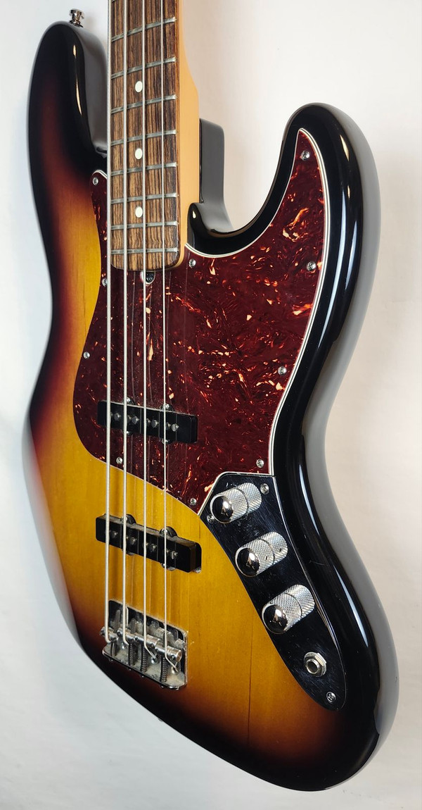 Fender Pre Owned Vintage 2000 American Standard Jazz Bass, RW FB, 3-Color Sunburst W/TSA Case