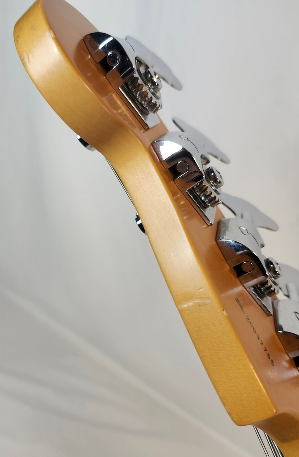 Fender Pre Owned Vintage 2000 American Standard Jazz Bass, RW FB, 3-Color Sunburst W/TSA Case
