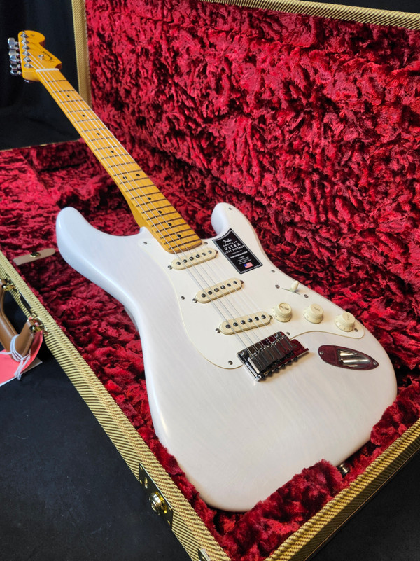 Fender American Ultra Luxe Vintage '50s Stratocaster, Ash Body, White Blonde, HSC