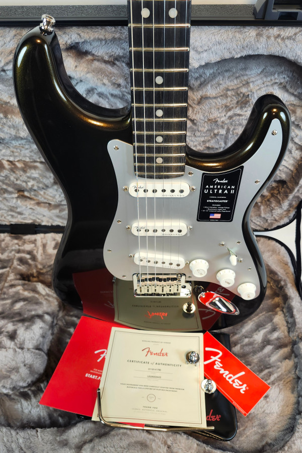 Fender American Ultra II Stratocaster, Texas Tea, W/HSC