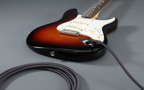 BOSS BIC-P18A 18' Premium Guitar & Bass Instrument Cable – Right Angle