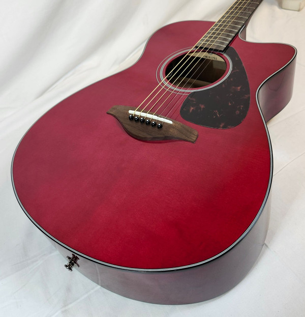 Yamaha FSX800C RR Concert Size Solid Sitka Spruce Top Acoustic Electric Guitar, Ruby Red