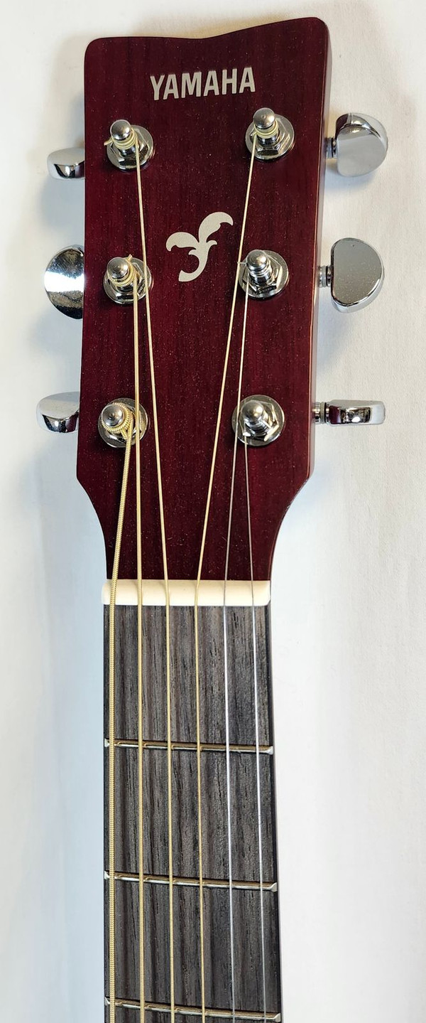 Yamaha FSX800C RR Concert Size Solid Sitka Spruce Top Acoustic Electric Guitar, Ruby Red