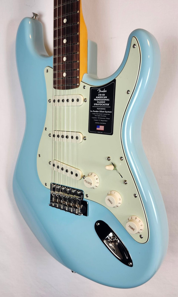 Fender Limited Edition American Professional Classic Stratocaster, Silent System, Rosewood Fingerboard, Daphne Blue, w/Bag