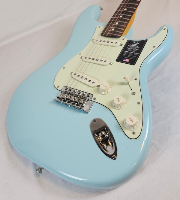Fender Limited Edition American Professional Classic Stratocaster, Silent System, Rosewood Fingerboard, Daphne Blue, w/Bag