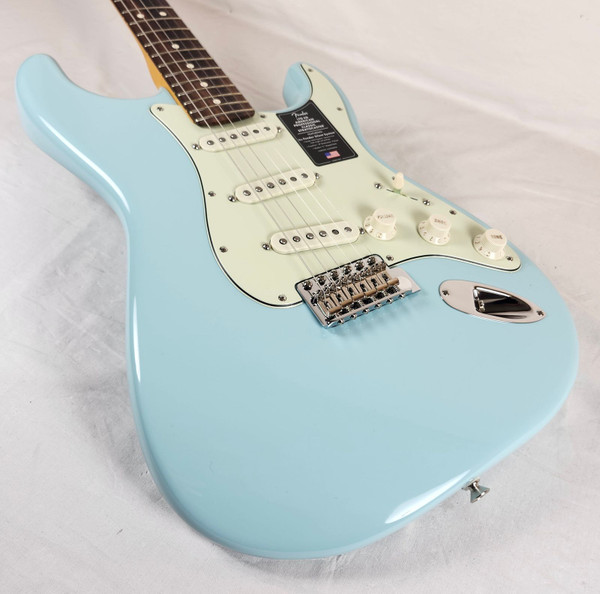 Fender Limited Edition American Professional Classic Stratocaster, Silent System, Rosewood Fingerboard, Daphne Blue, w/Bag
