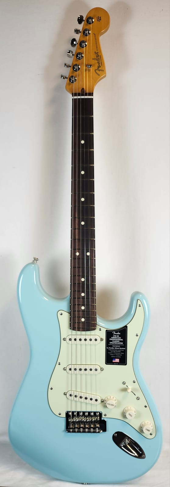 Fender Limited Edition American Professional Classic Stratocaster, Silent System, Rosewood Fingerboard, Daphne Blue, w/Bag