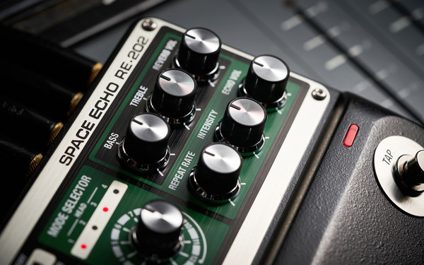 RE-202 RE-202 Space Echo Digital Delay Effect Pedal