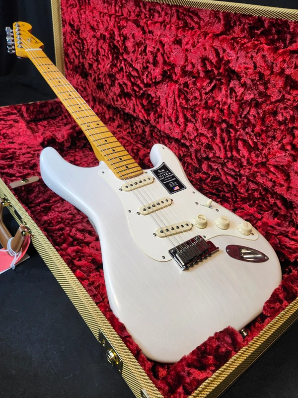 Fender American Ultra Luxe Vintage '50s Stratocaster, Ash Body, White Blonde, HSC