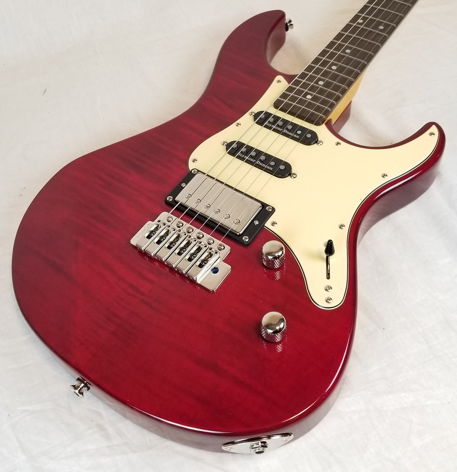 Yamaha Pacifica PAC612VIIFMX Double Cutaway Flame Maple Top H/S/S