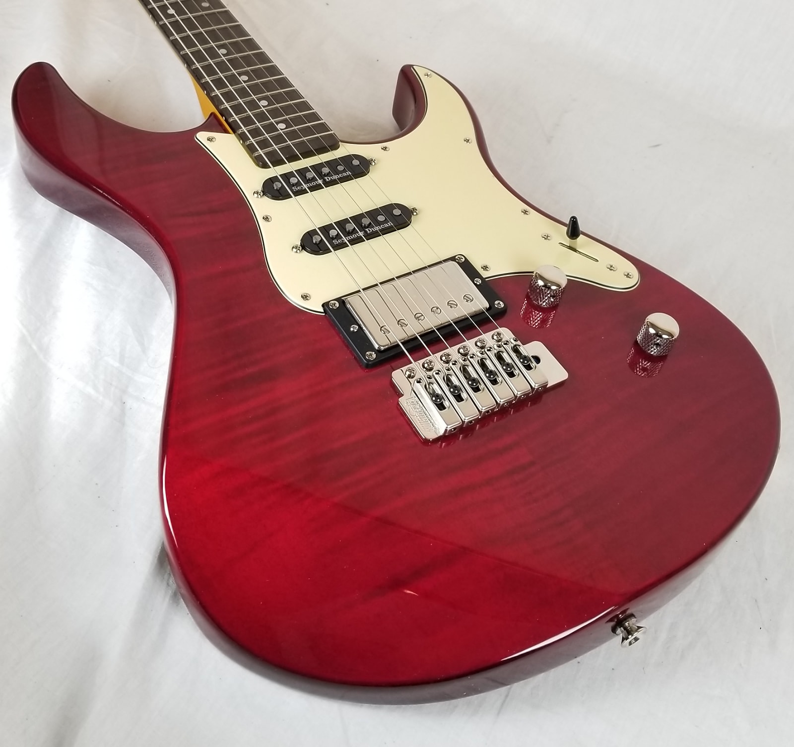 Yamaha Pacifica PAC612VIIFMX Double Cutaway Flame Maple Top H/S/S