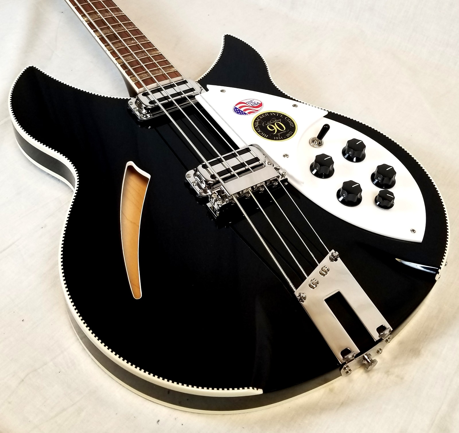 Rickenbacker ベース 4弦 ブラック/ホワイト Sf21358e8a1ca46ada362e1a0da814