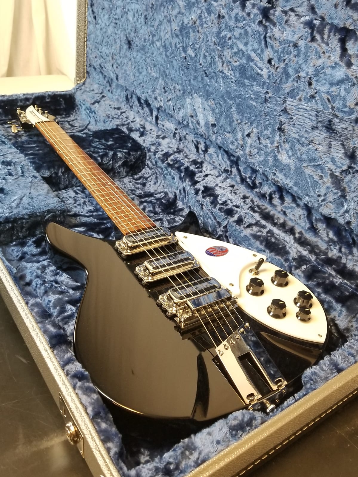 Rickenbacker 350V63 Jet Glo Liverpool, 3 Pickup, Semi-Hollow