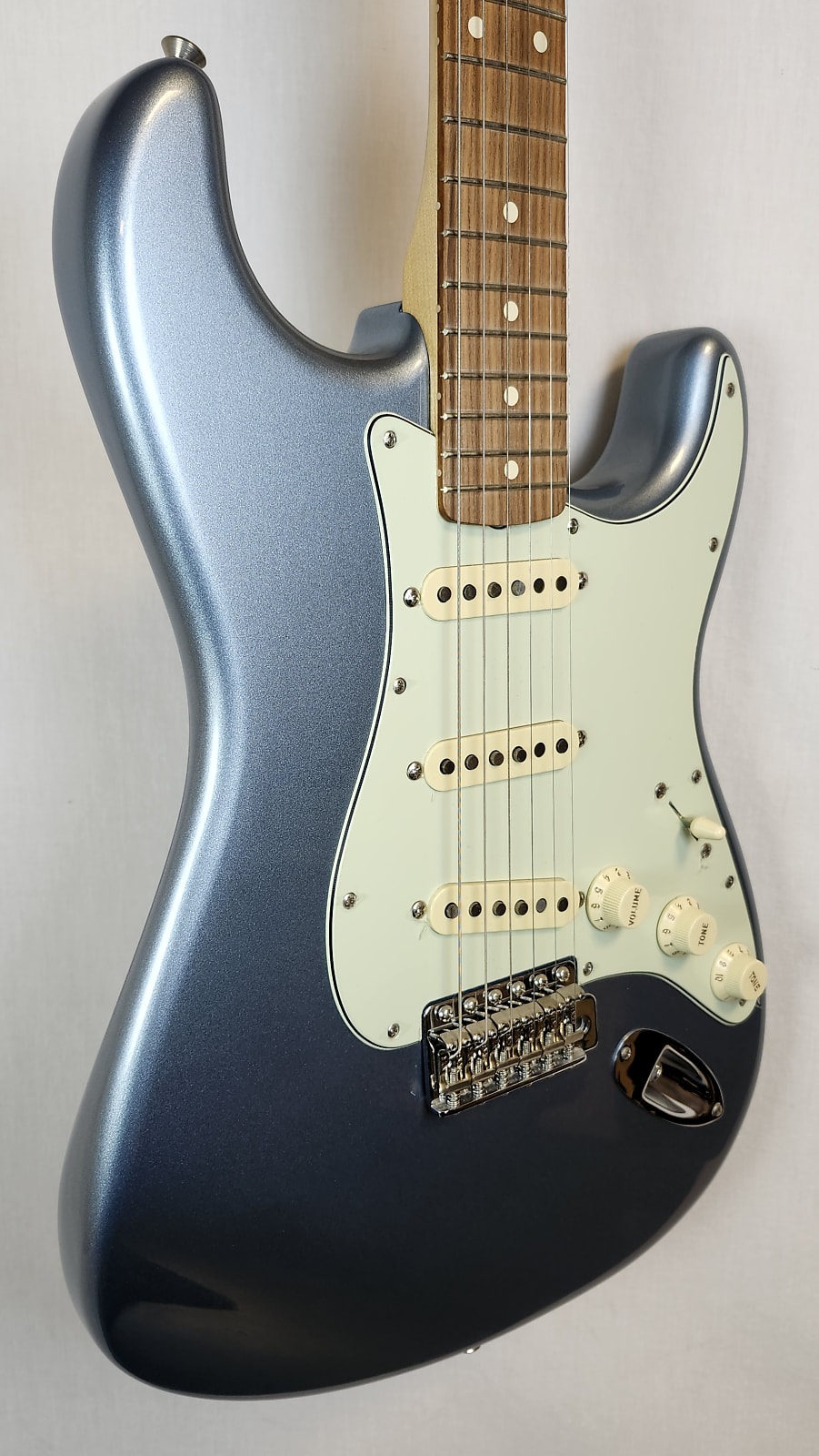 Fender Vintera '60s Stratocaster Ice Blue Metallic