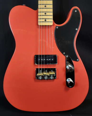 Fender Noventa Telecaster, Maple Fingerboard, Fiesta Red W/Bag