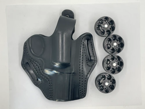 USED S&W 686 Plus w/4 speed loaders, Holster