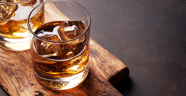 Quali sono gli effetti del consumo eccessivo di alcol sui livelli di nutrienti?