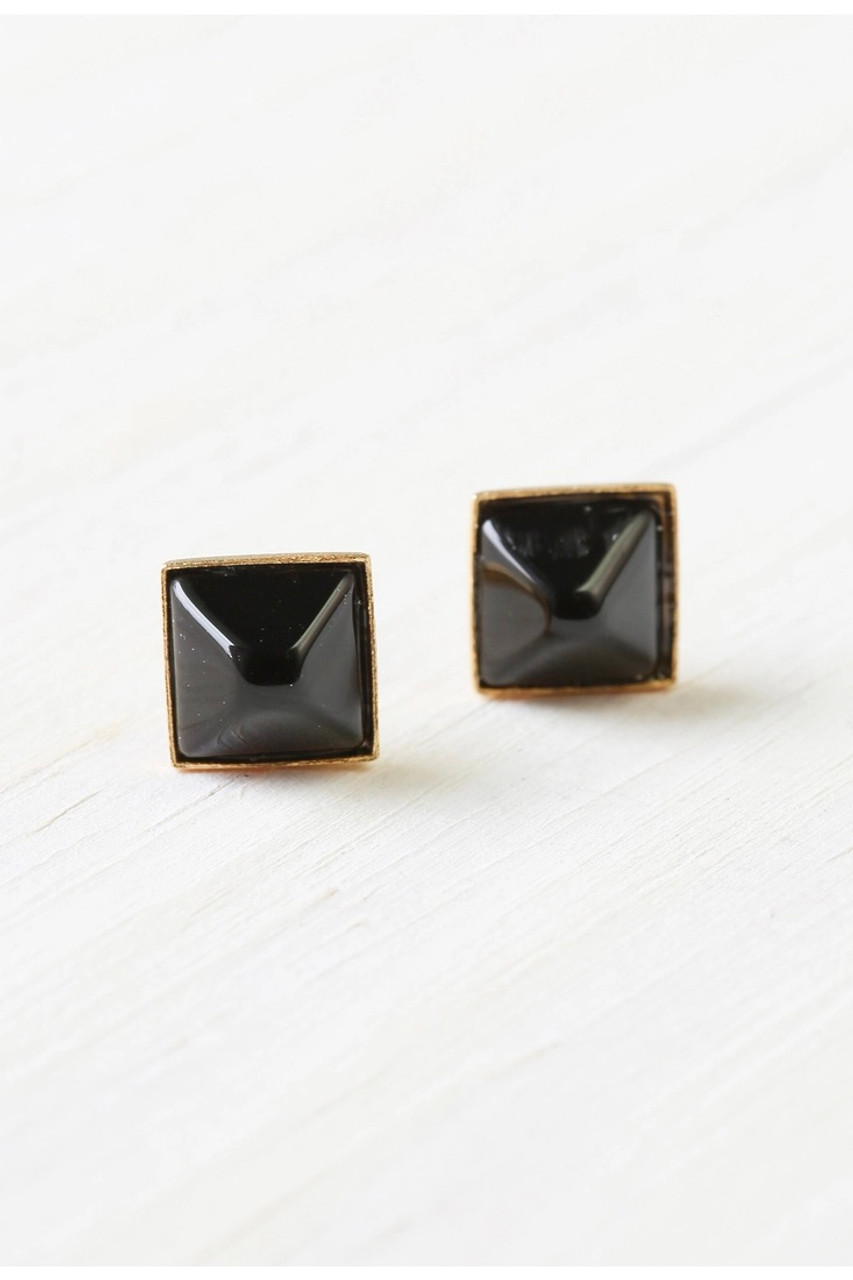 Pyramid Studs