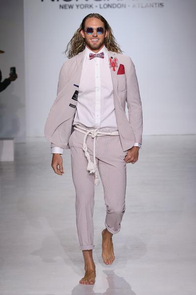 812668590-grande.jpg Man in pink suit