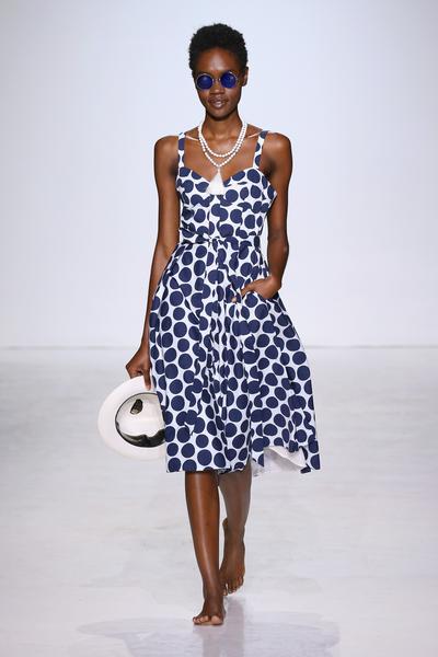 812668626-grande.jpg Women in blue dress