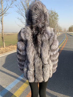 QueenLine Hooded Fox Coats Natural Fur Long Sleeves Women Real Silver Fox Fur Coat With HOOD Plush Female Winter Jacket With Fur