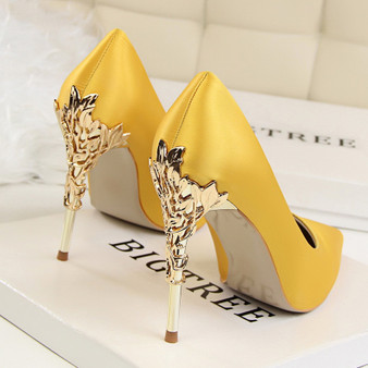 QueenLine Metal Carved Thin Heel High Heels Pumps Women Shoes 2018 Sexy Pointed Toe Ladies Shoes Fashion Candy Colors Wedding Shoes Woman
