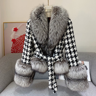 QueenLine * Autumn and Winter Women's Fur Coat Women's Houndstooth Collar Short Silver Fox Fur Court Fashion Women's Clothing