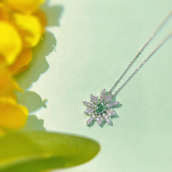  QueenLine Pure 18K Gold Solid G18K Nature Green Diamonds 0.280ct Pendants Gemstone Necklaces