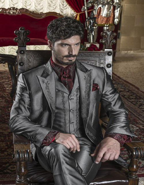 QueenLine Latest Coat Pant Designs Italian Grey Satin Embroidery Men Suit Slim Fit 3 Piece Tuxedo Prom Suits Custom Groom Blazer Masculino
