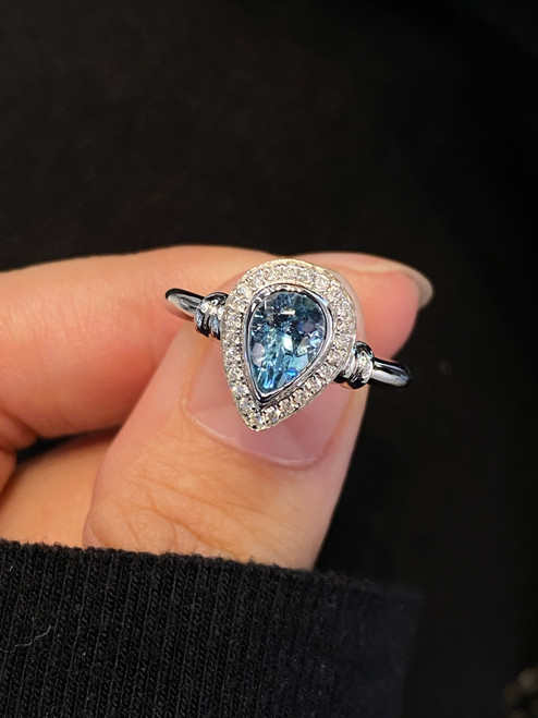 QueenLine G18K White Gold 0.92ct Natural Blue Aquamarine and Diamonds Rings