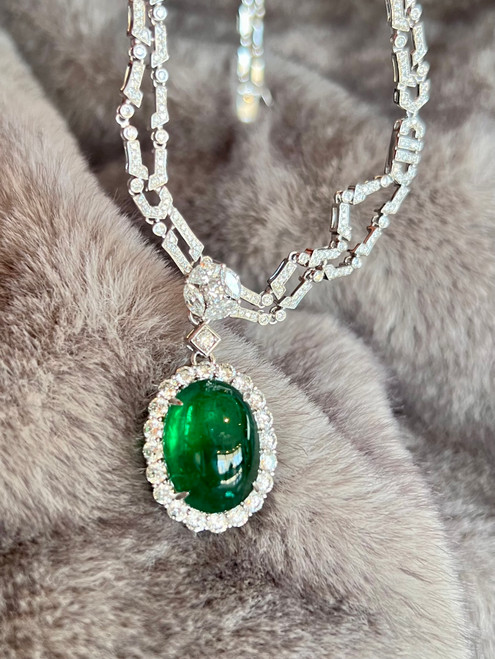 QueenLine G18K White Gold 15.72ct Natural Green Emerald Necklace