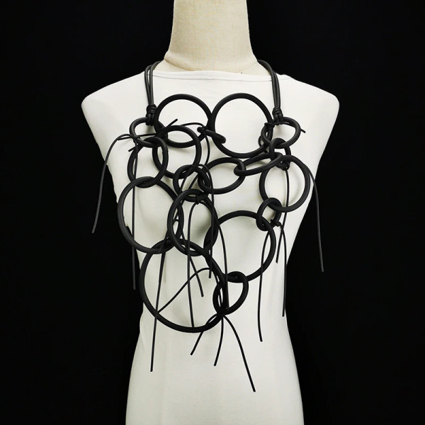 QueenLine New Designer Jewelry Punk Style Necklaces Women Pendant Necklaces Luxury Hyperbole Necklace Accessories Sweater Jewellery