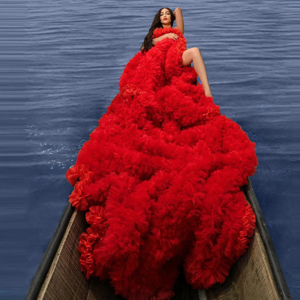 QueenLine Red Long Tulle Ruffled StraplssTulle Maternity Robes