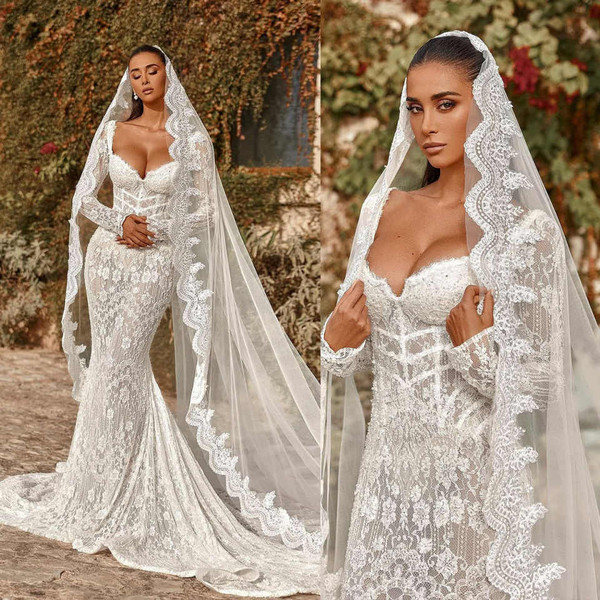 QueenLine Laced Customized Mermaid Flowers Plus Size V-Neck Bridal Gowns