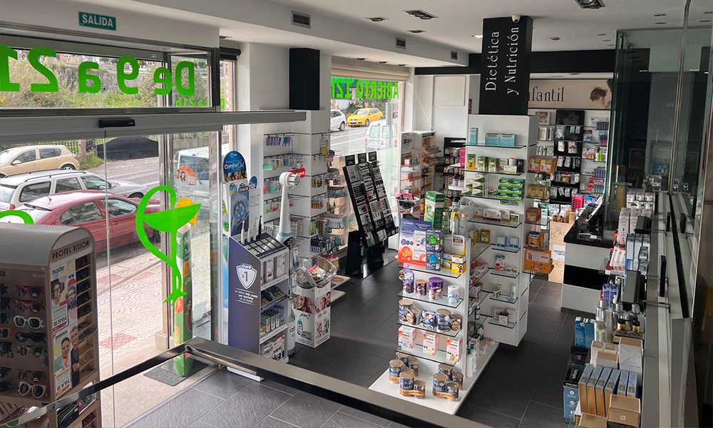 Interior de la Farmacia Madariaga Sieira en Raxó, Pontevedra