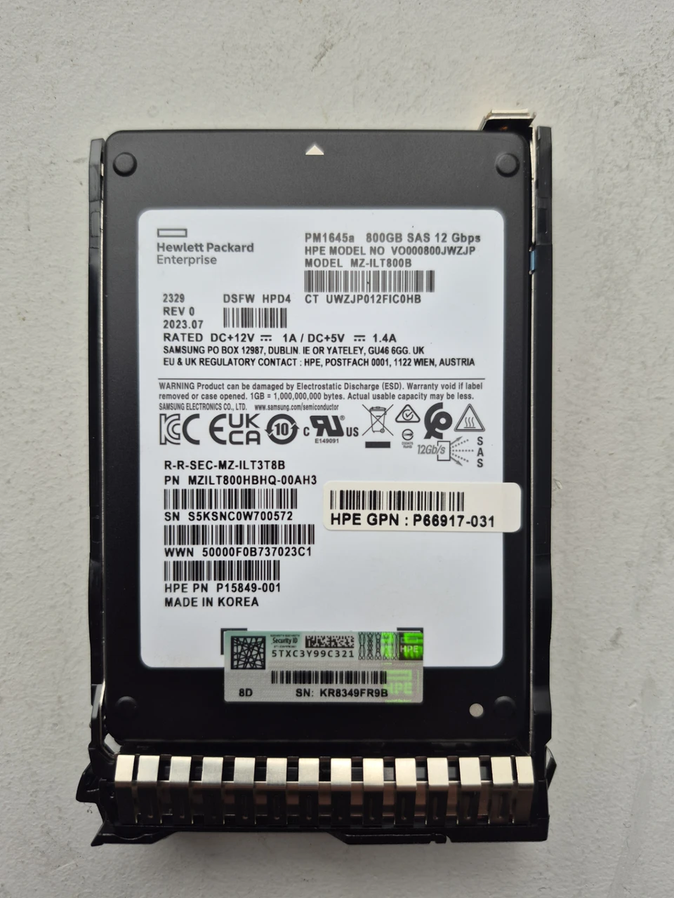 HPE P49744-001 800GB 2.5in DS SAS-12G SC Mixed Use G9 G10 SSD