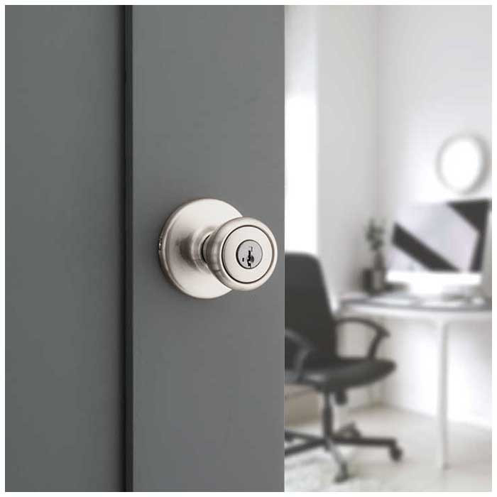 Kwikset Tylo Keyed Entry Knob Smartkey With 6-Way Adjustable Latch And Round Corner Strike, Satin Nickel