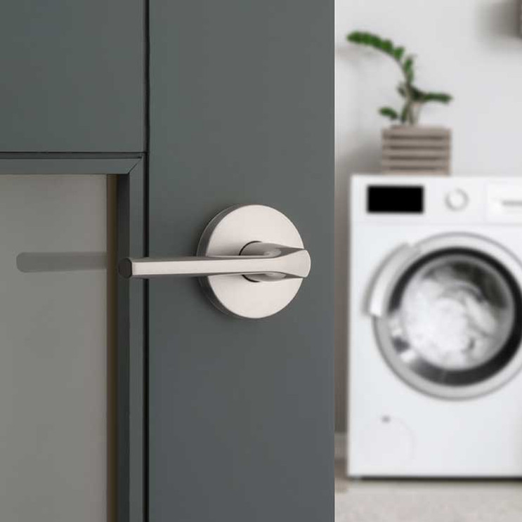 Kwikset Lisbon Passage Lever, Round Rose With 6-Way Adjustable Latch And Round Corner Strike, Satin Nickel