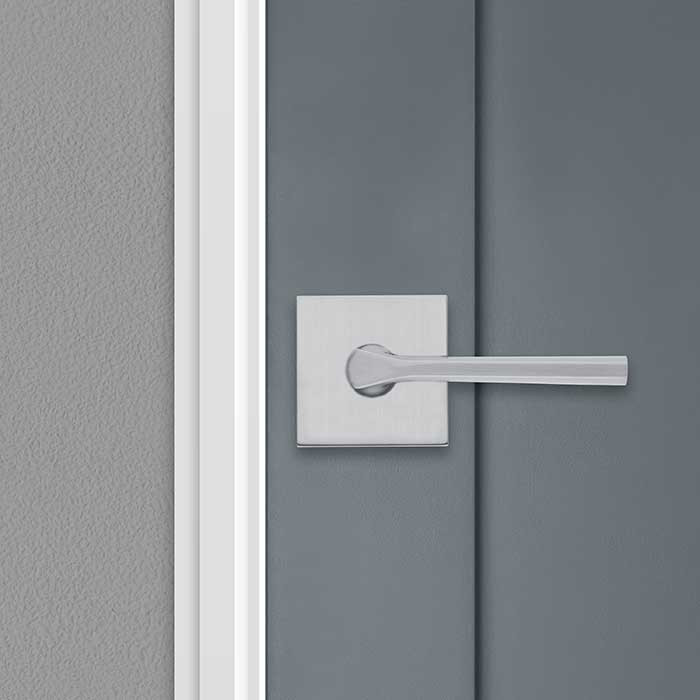 Kwikset Lisbon Passage Lever With Square Rose, 6-Way Adjustable Latch And Round Corner Strike, Satin Chrome