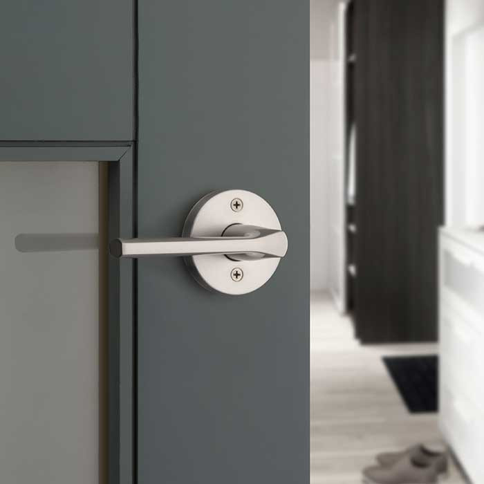 Kwikset Lisbon Privacy Lever, Round Rose With 6-Way Adjustable Latch And Round Corner Strike, Satin Nickel