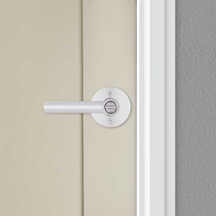 Kwikset Milan Keyed Entry Lever Smartkey, Round Rose With 6-Way Adjustable Latch And Round Corner Strike, Bright Polished Chrome